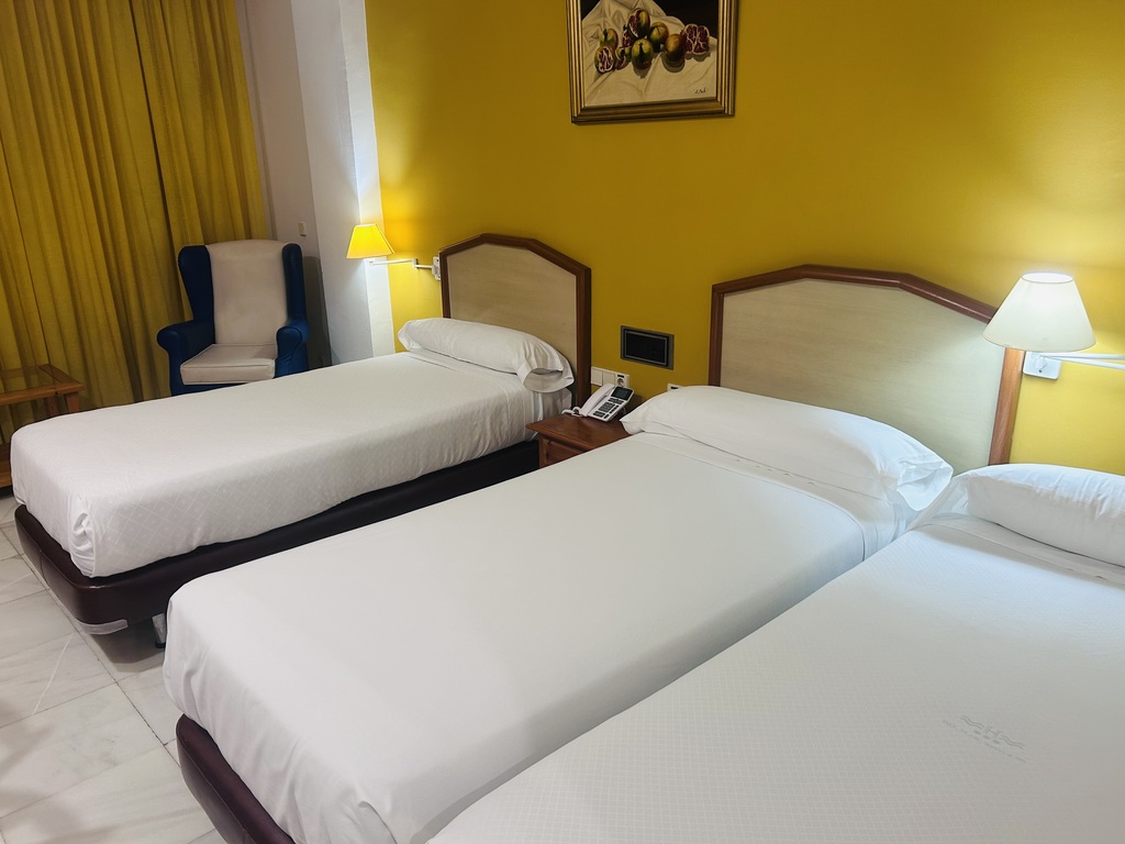 Habitación triple con terraza