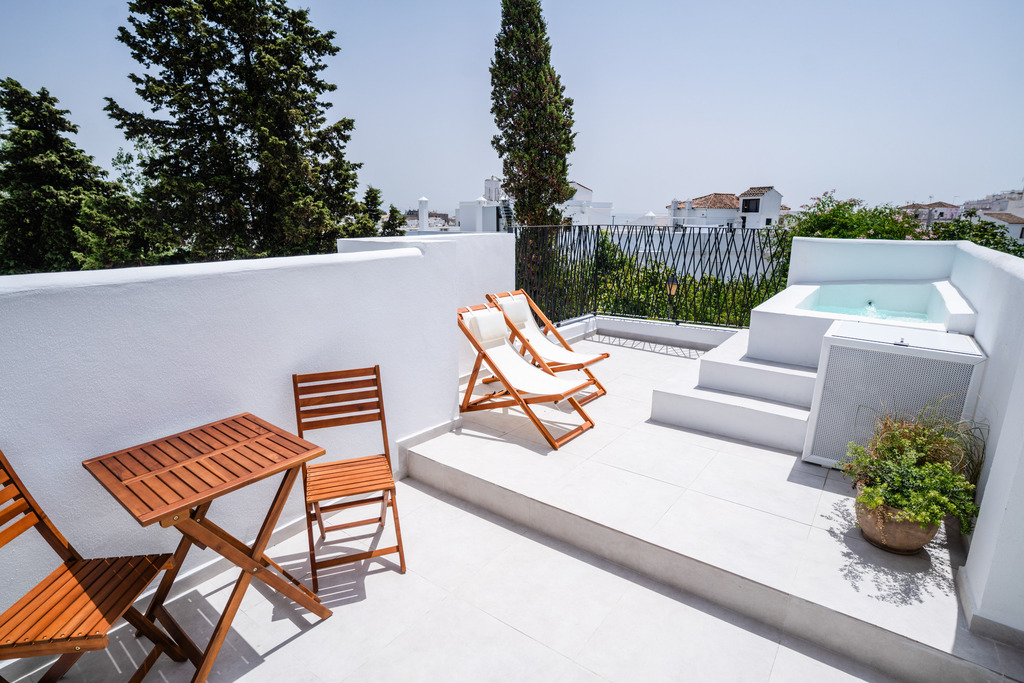 Junior Suite with private pool and views