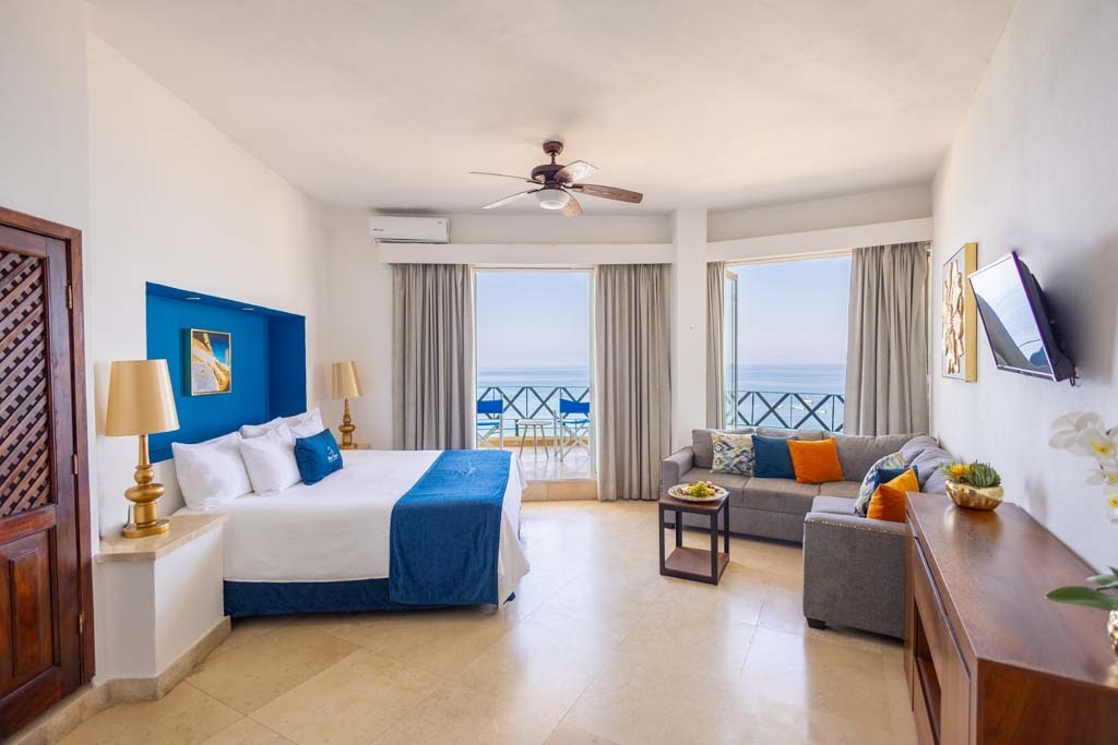 Blue Splendor Oceanfront 1 King Bed