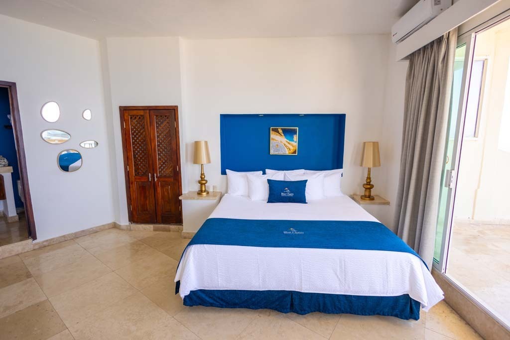 Blue Serene Standard Room 1 King Bed