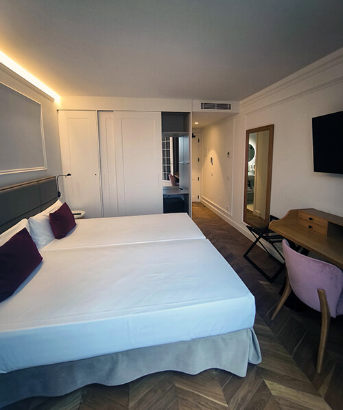 Double Room with Balcony and Front Sea View