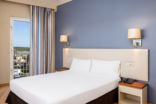 Dui Double Bed Front Sea View