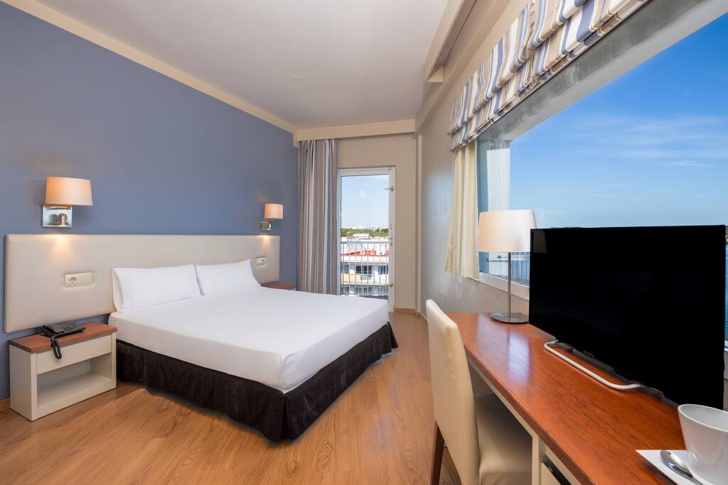 Double Bed Front View Sea