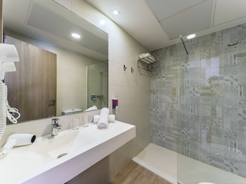Double Room for Single Use