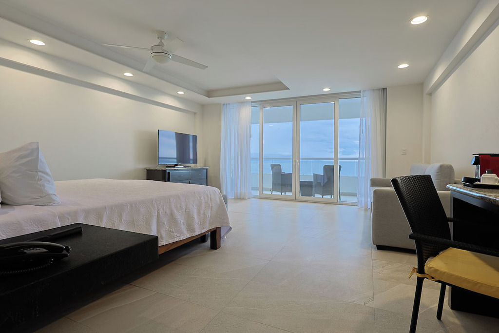 Suite Junior con Balcón y Vista al Océano