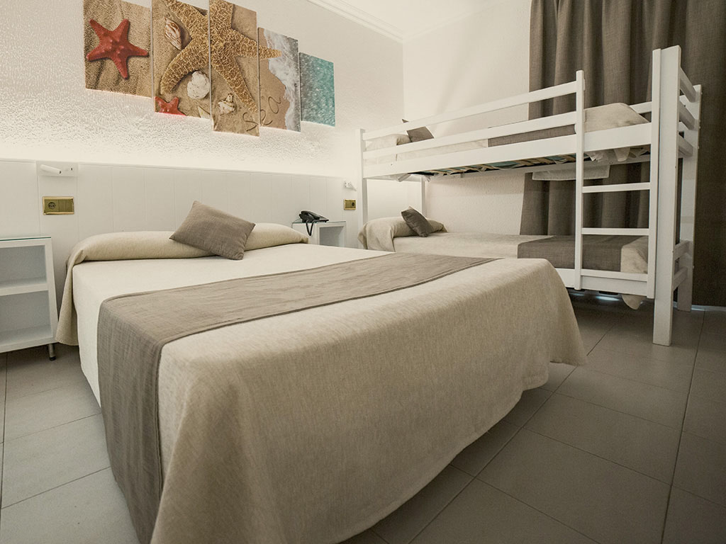 Camera Quadrupla con Balcone