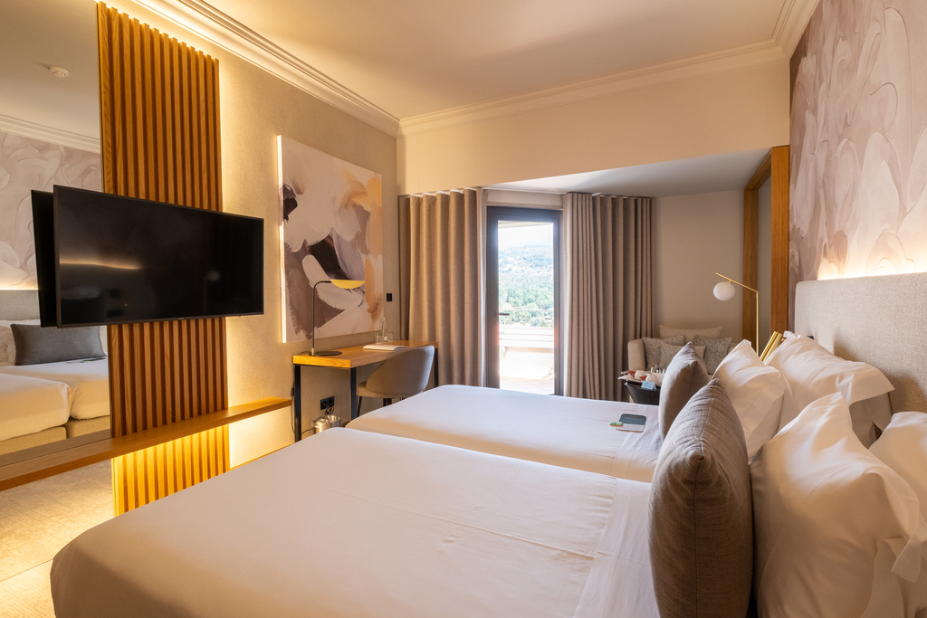 Twin Mountain View Superior Room