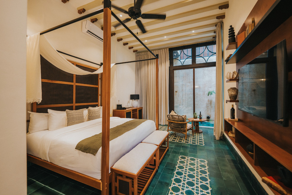 JR Suite w/ private terrace Plunge pool