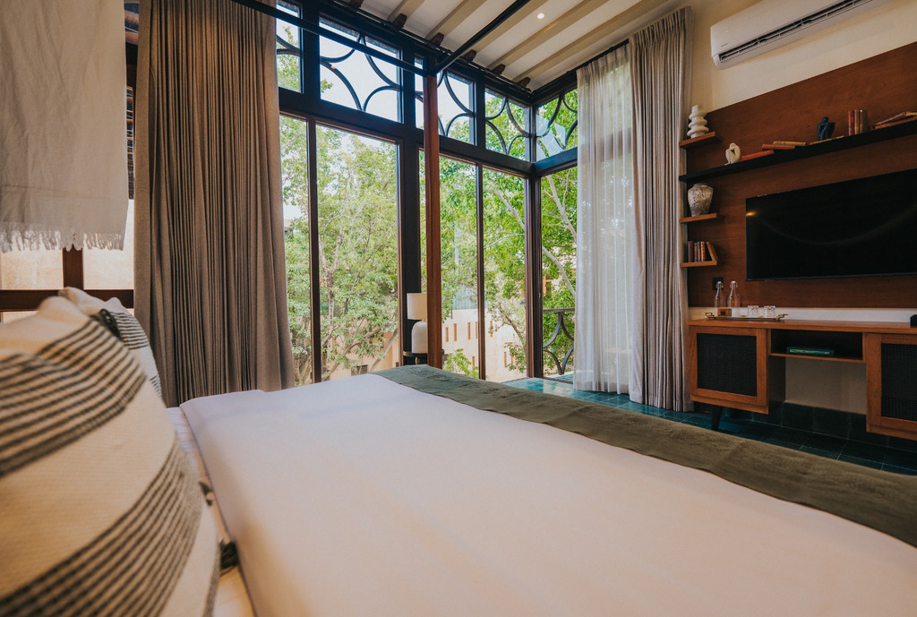 Jr Suite with balcony garden view