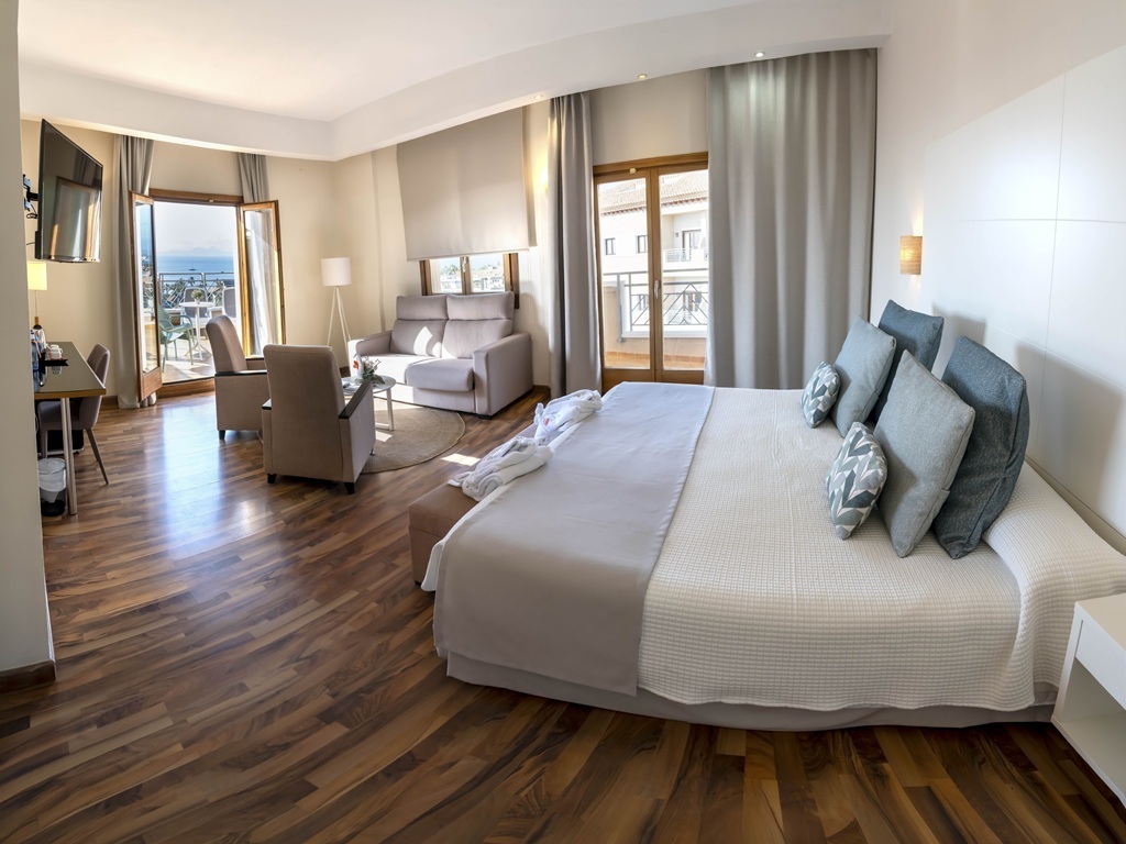 Deluxe con Terraza y Vista Mar