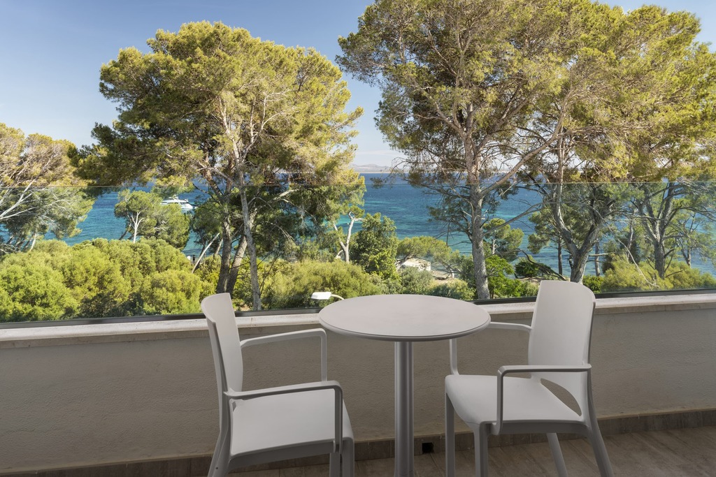 One Bedroom Apartment Sea View