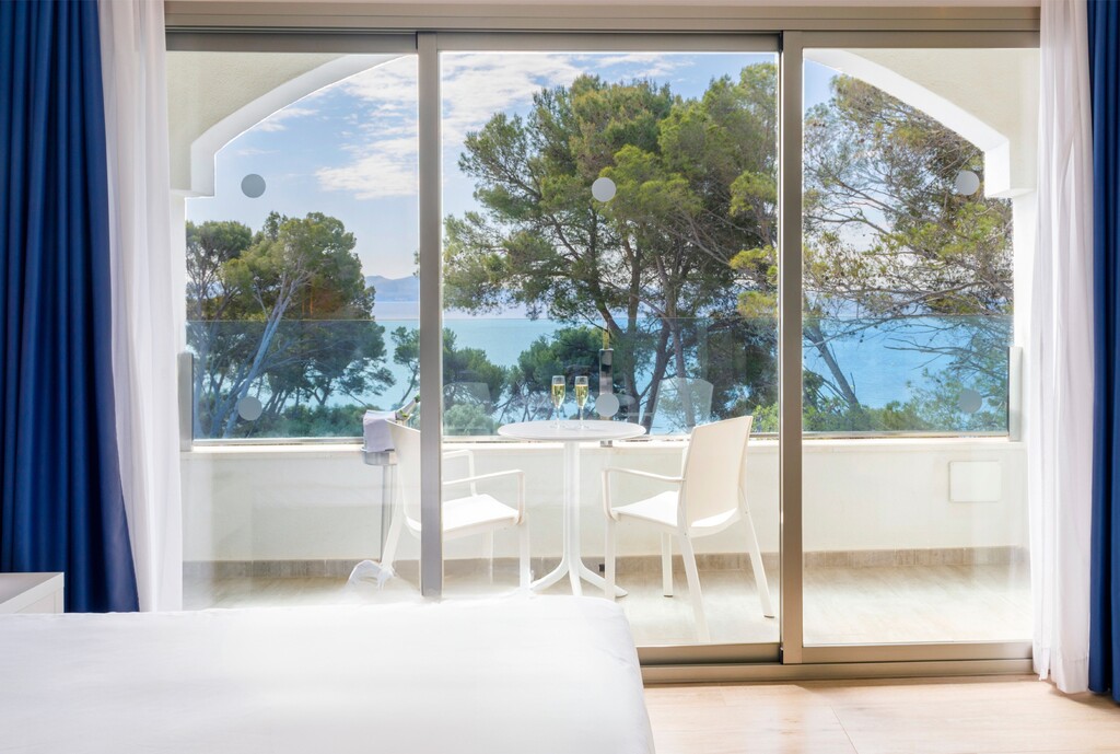 One Bedroom Apartment Sea View