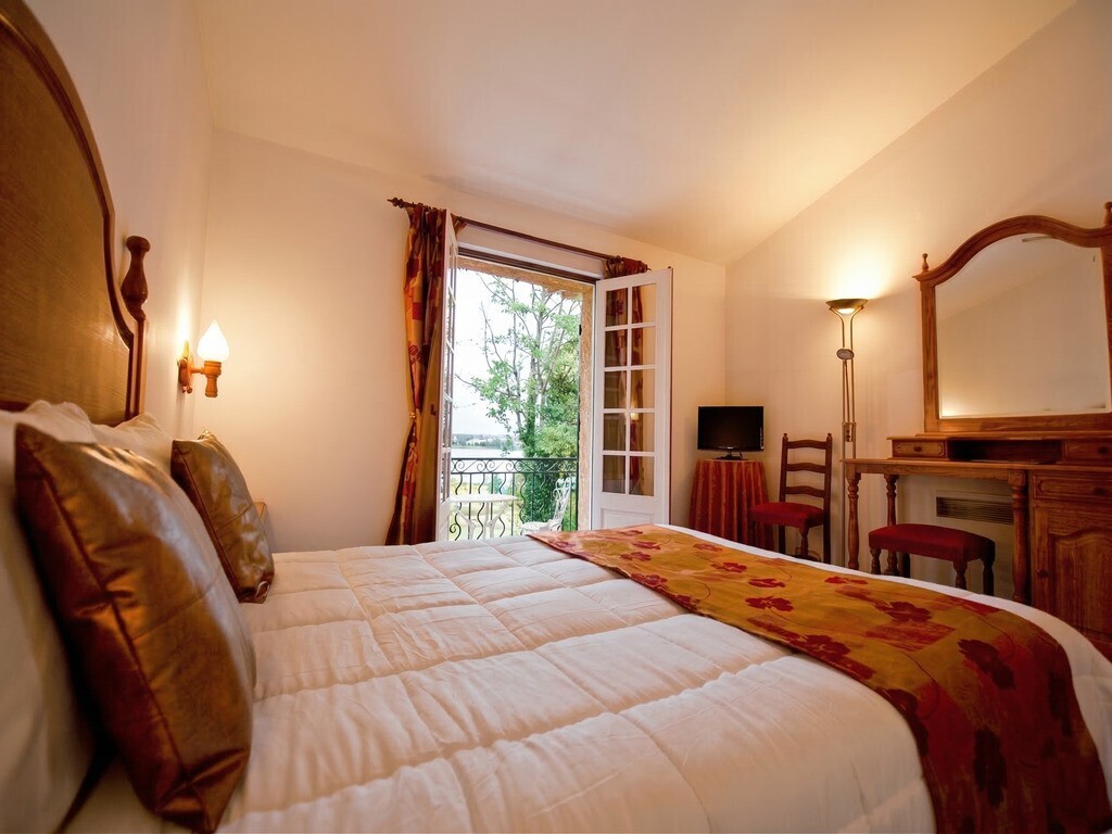 Room with balcony with lagoon or pool view