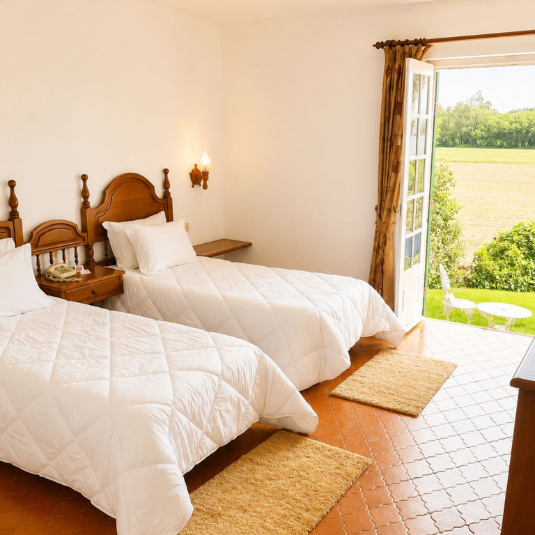 Quarto Twin com Jardim Comum
