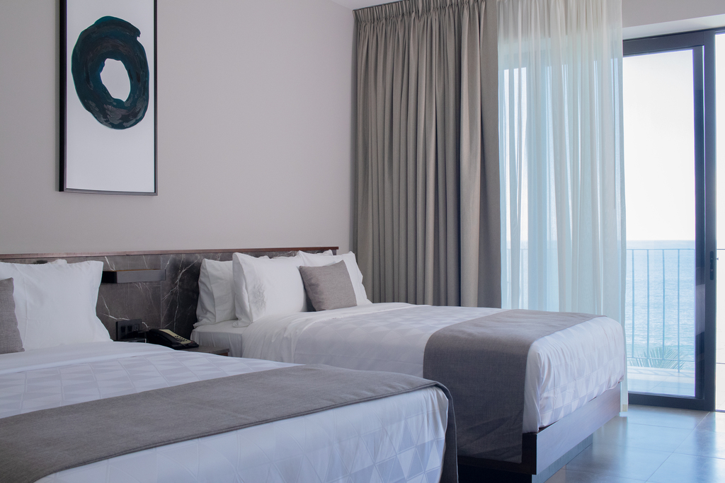 Habitación de Lujo Dos Camas Queen Vista al Mar