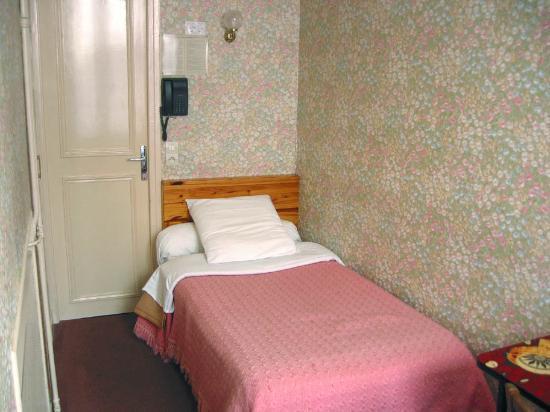 Single Room (shower on the corridor)