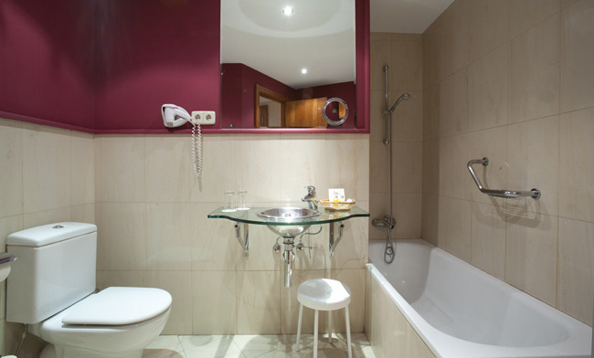 Family Room (Ideal for families: 2 adults and 1 or 2 children less than 12 years old)