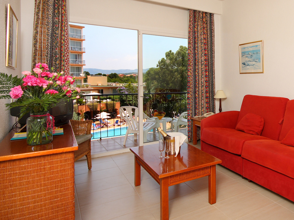 Pool View Apartment