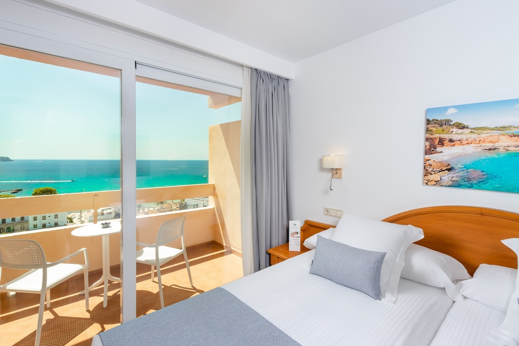 Superior Double Room with balcony and ocean view