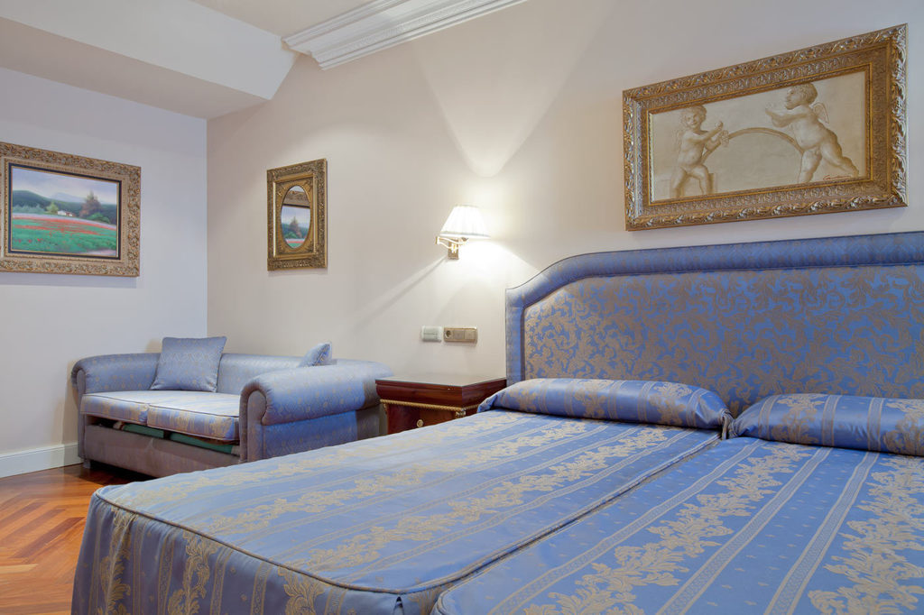 Triple room