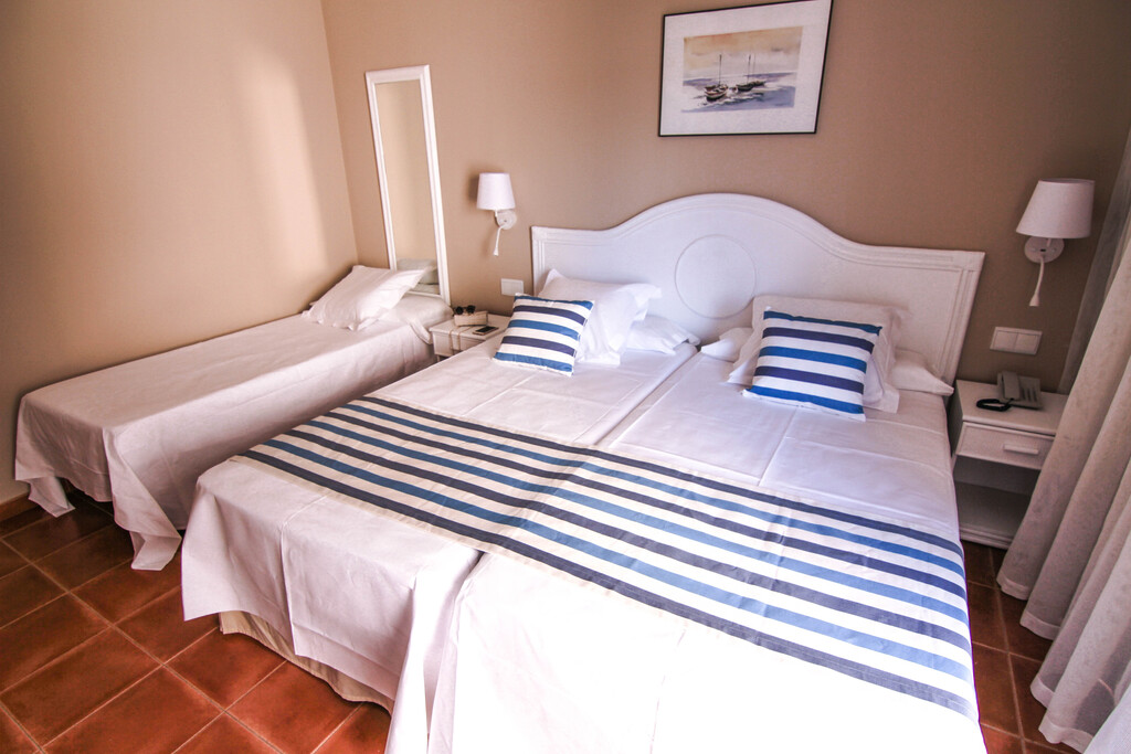TRIPLE ROOM WITH BALCONY
