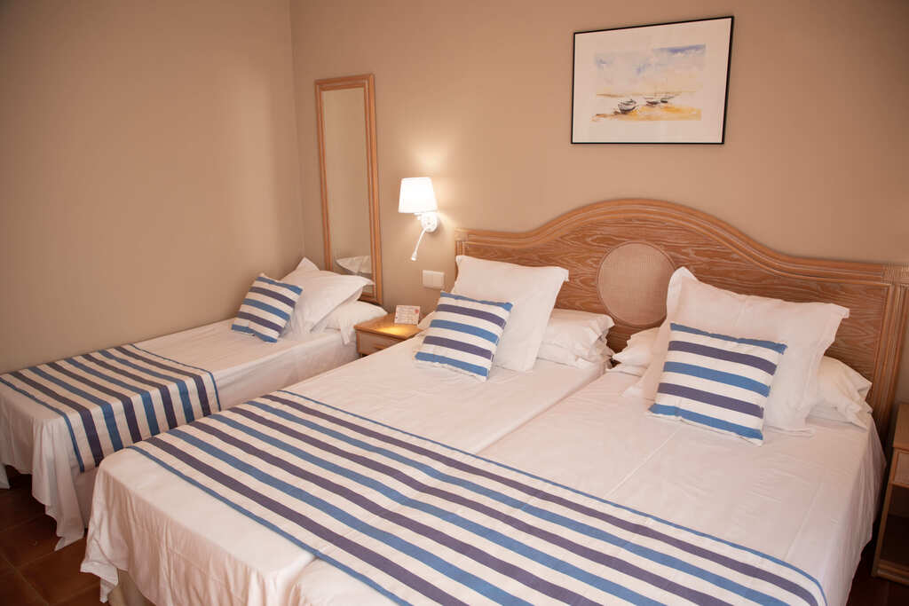 TRIPLE ROOM WITH BALCONY