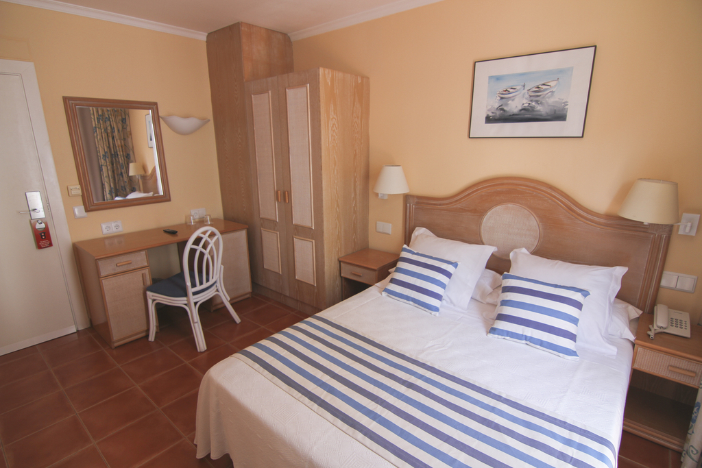 SINGLE ROOM WITH BALCONY