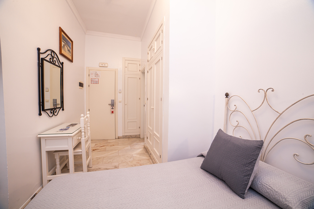 Double single use room