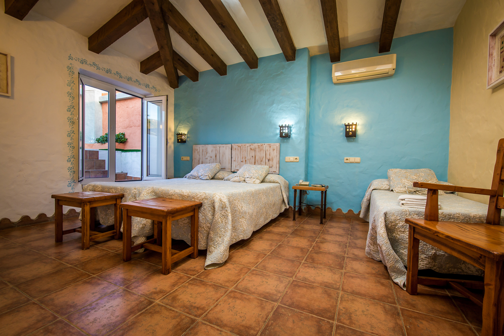 Triple room
