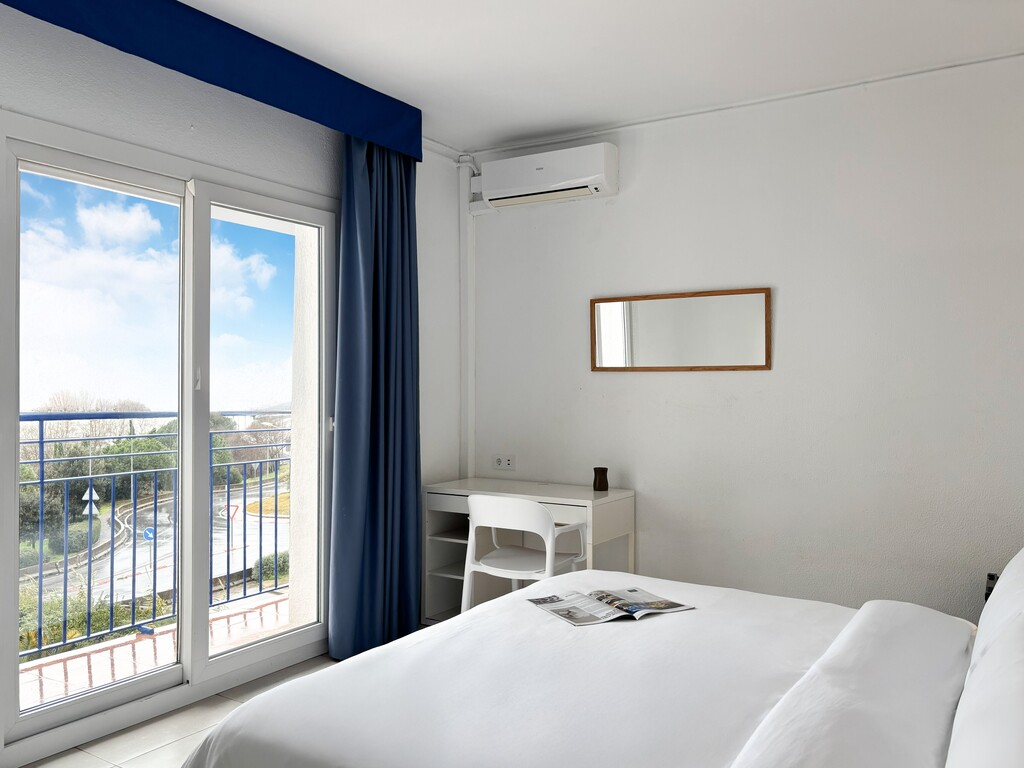 Classic Double Room Front Sea View and Balcony