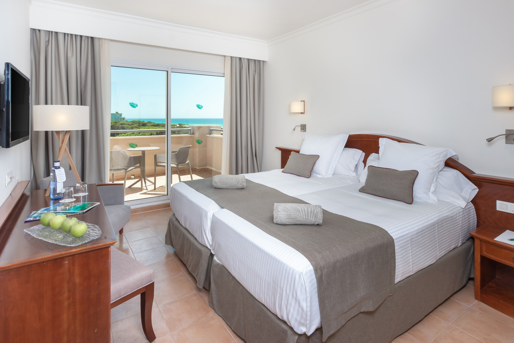 Standard Room with lateral sea view