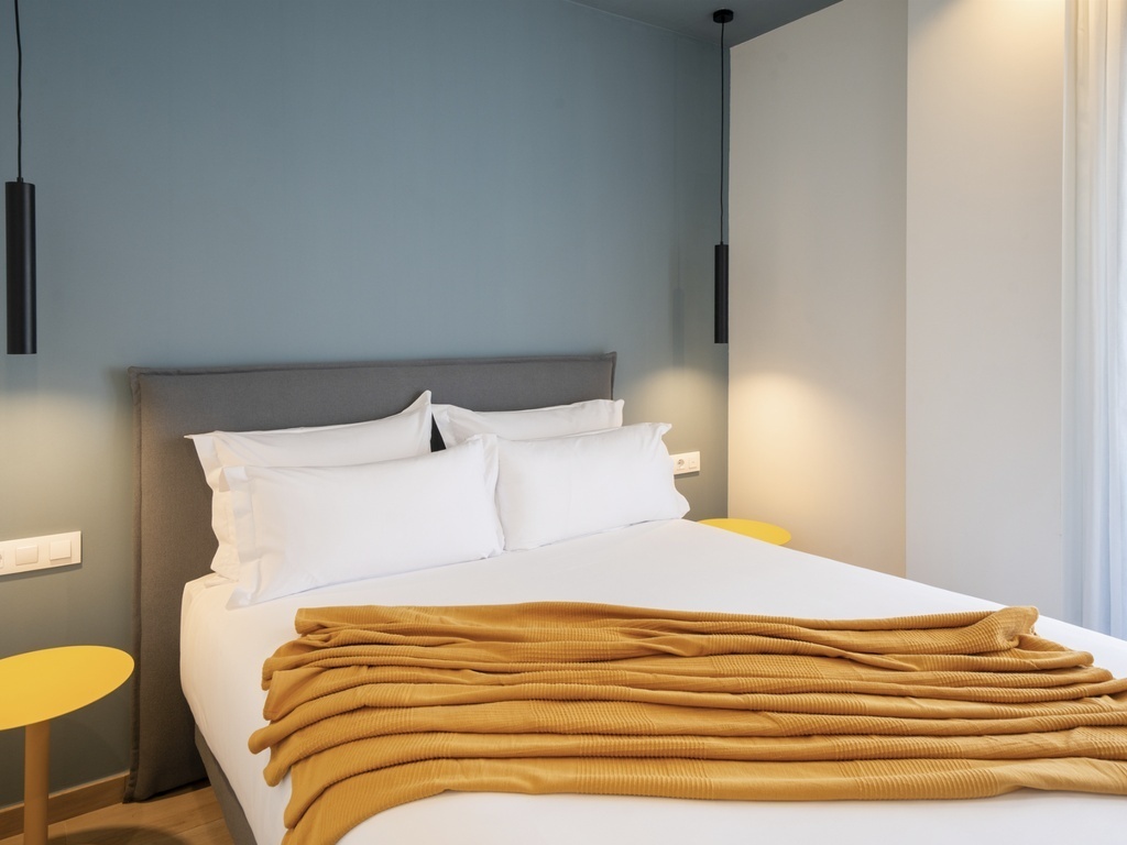 Apartmento con balcón vista calle