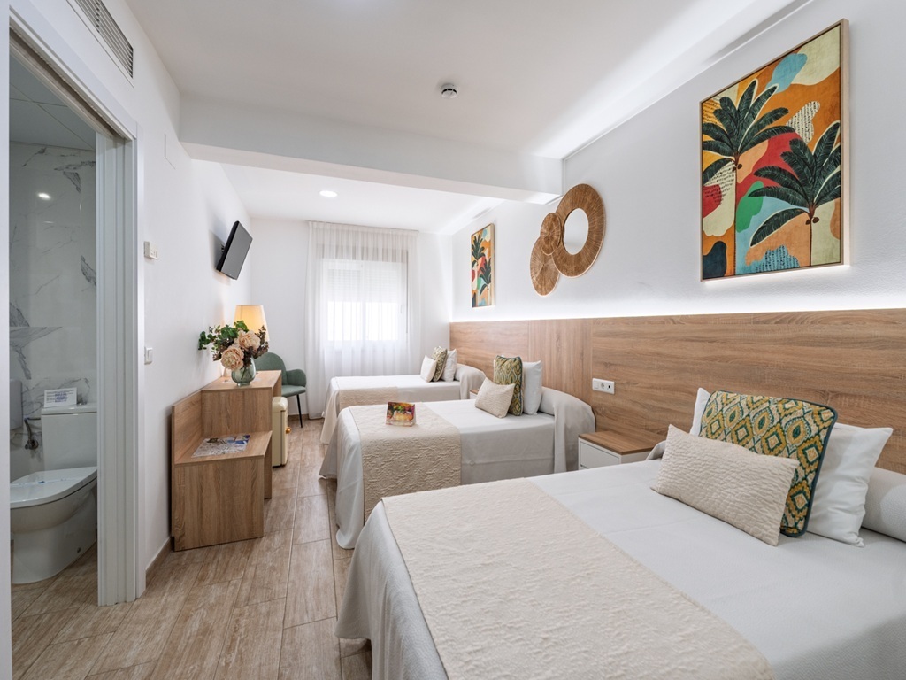 Triple Room - Staircase Access Only