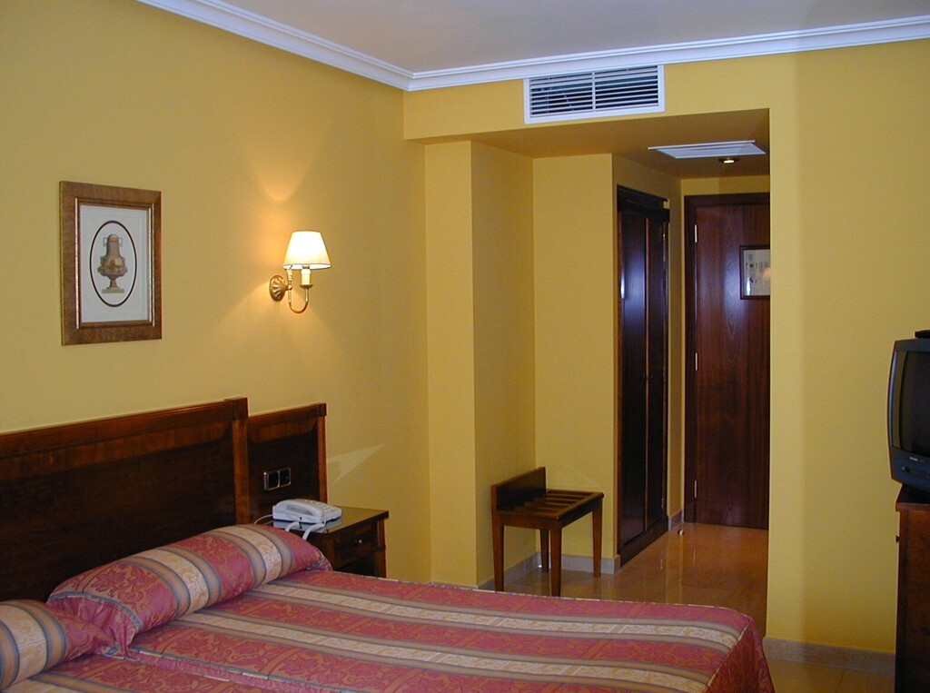 Double + Rollaway Bed