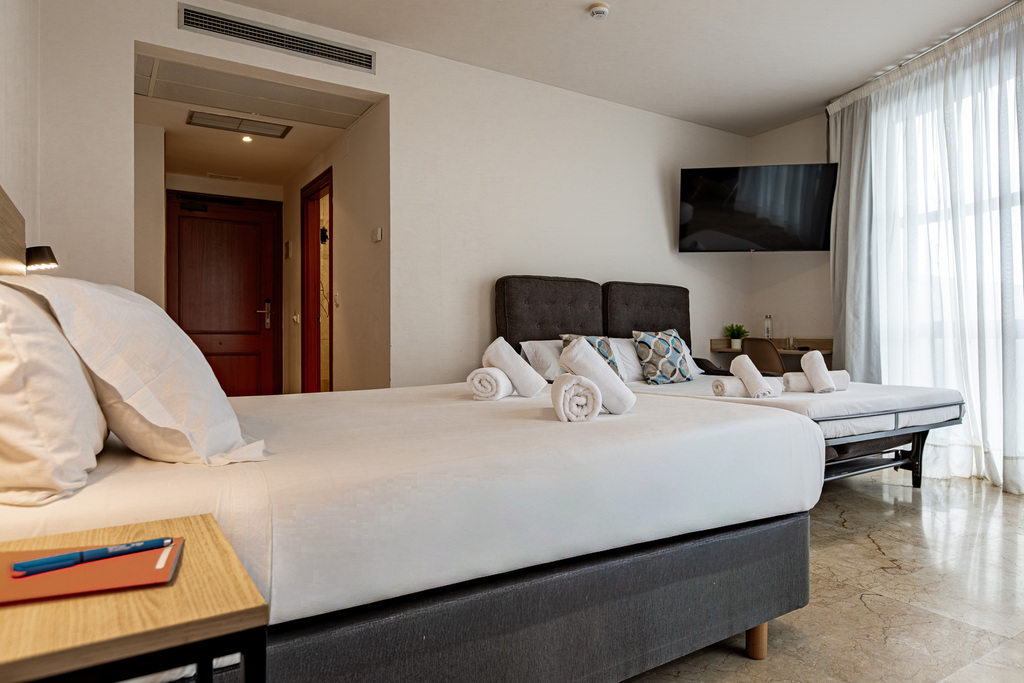 Hab. Familiar (2 camas + sofá cama)
