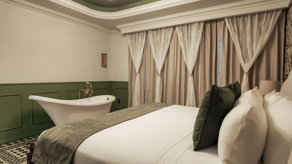 Junior Deluxe Suite