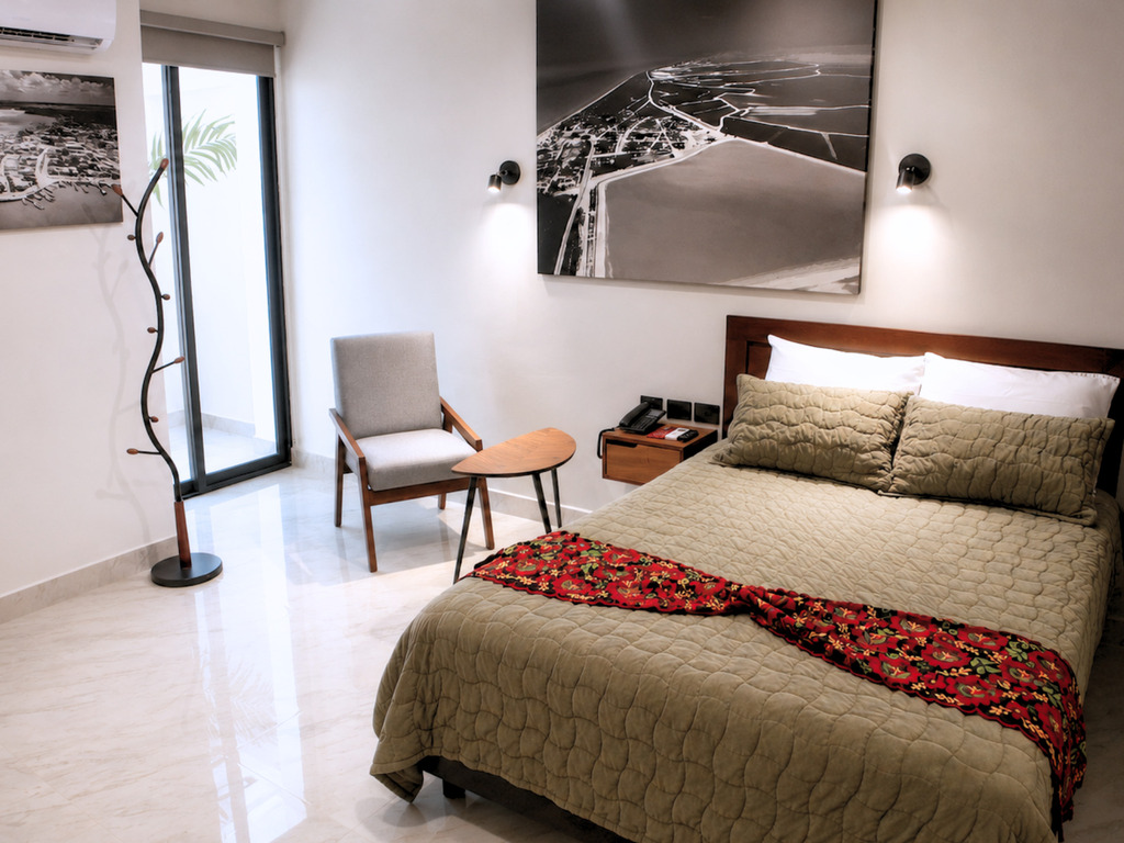 Single Queen Room