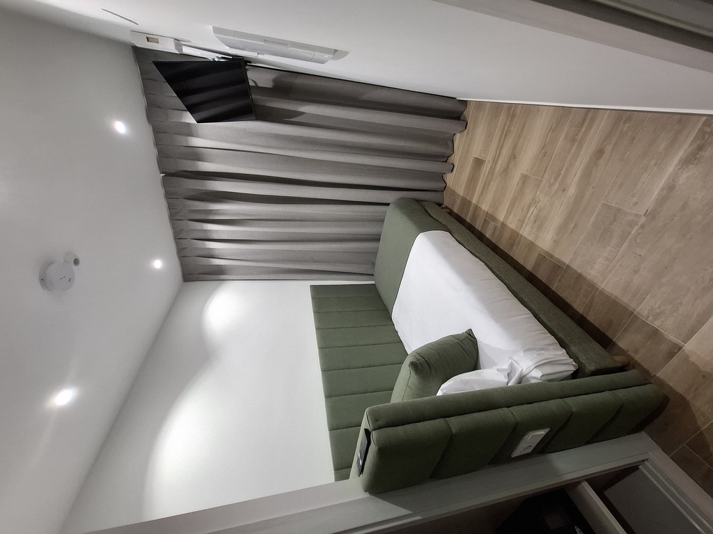 Single room with private bathroom