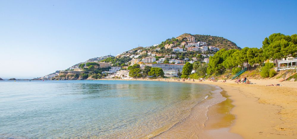 https://images.mirai.com/OFFERS%2FHOTELS%2F100027971%2Froses-platja-almadrava.jpg