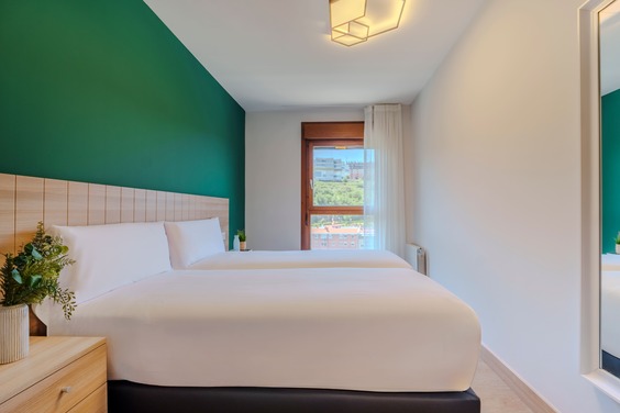 https://images.mirai.com/OFFERS%2FHOTELS%2F100377911%2Fapartamentos-atxuri-bilbao-16%20%283%29.jpg