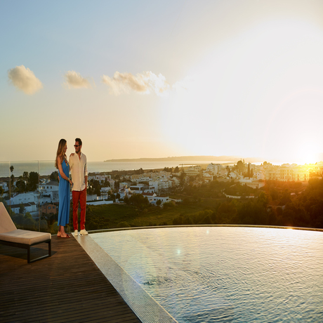 https://images.mirai.com/OFFERS%2FHOTELS%2F100379906%2F20220309%20LongivityAlvor_22_Sunset_5126RN.jpg