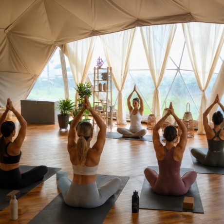 https://images.mirai.com/OFFERS%2FHOTELS%2F100379906%2Fyoga460x460%20%281%29.jpg