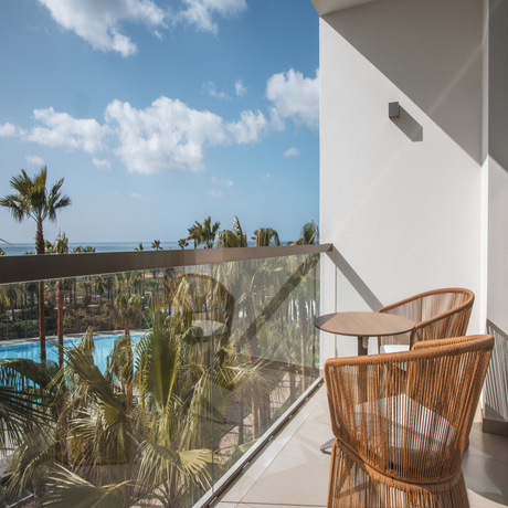 Acorde com vista para a piscina