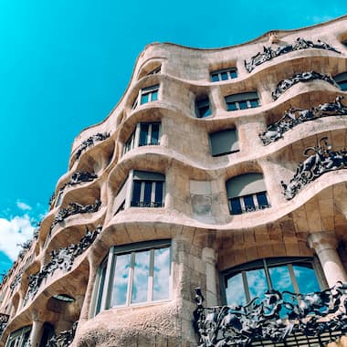 https://images.mirai.com/OFFERS%2FHOTELS%2F34923905%2Fbarcelona03.jpg