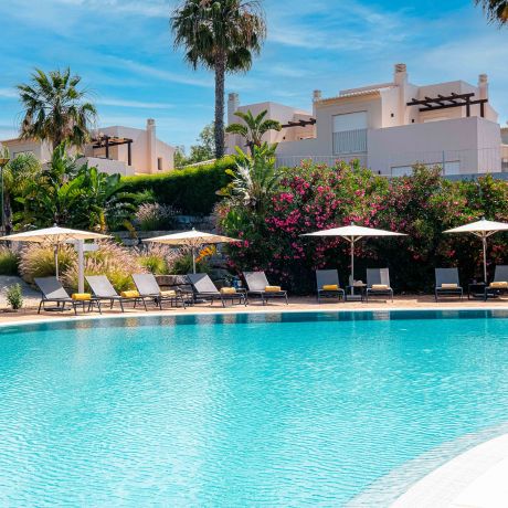 https://images.mirai.com/OFFERS%2FHOTELS%2F518696625%2FHIBISCUS_MIRAI.jpg